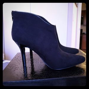 Carlos Santana stiletto heel anklebooties size 8.5